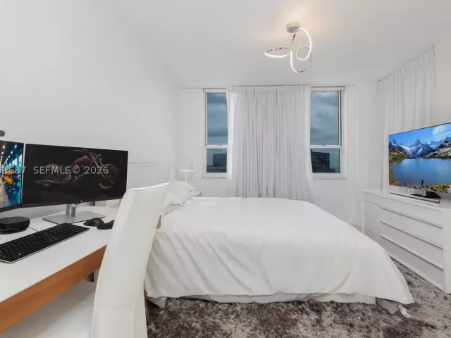3-bedroom condo for sale in Miami - 701 Brickell Key Blvd 1912 - MondialRealty