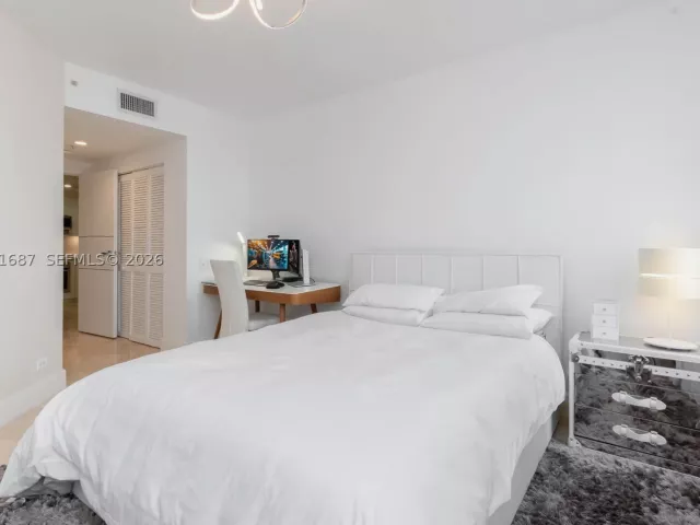 3-bedroom condo for sale in Miami - 701 Brickell Key Blvd 1912 - MondialRealty