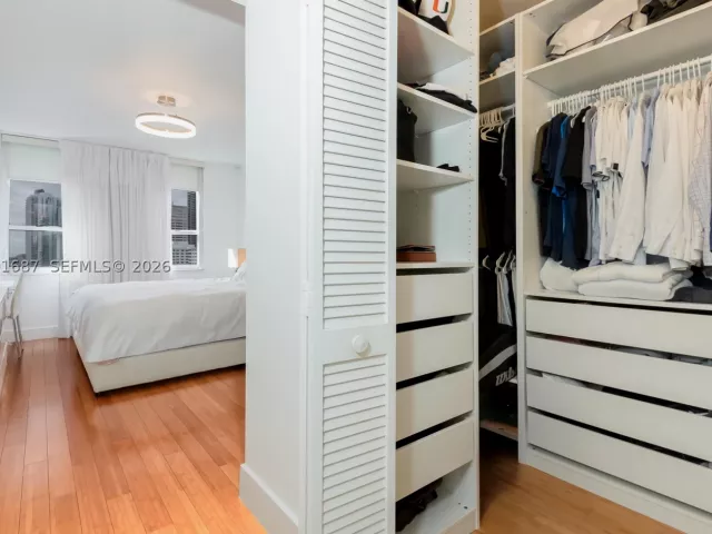 3-bedroom condo for sale in Miami - 701 Brickell Key Blvd 1912 - MondialRealty