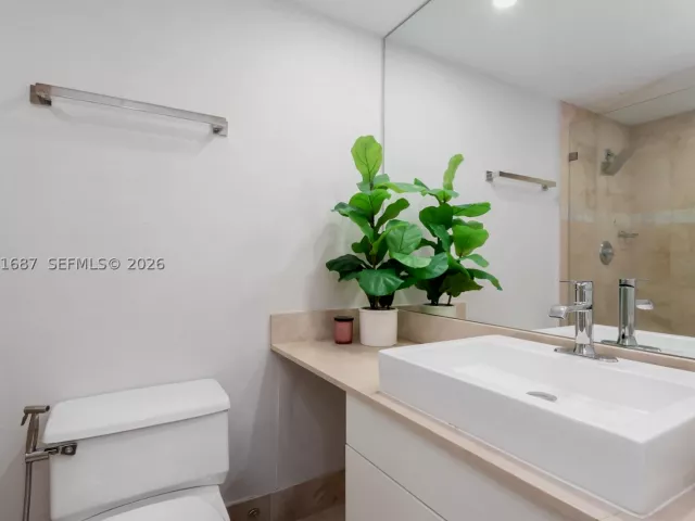 3-bedroom condo for sale in Miami - 701 Brickell Key Blvd 1912 - MondialRealty