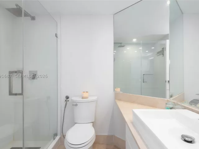 3-bedroom condo for sale in Miami - 701 Brickell Key Blvd 1912 - MondialRealty