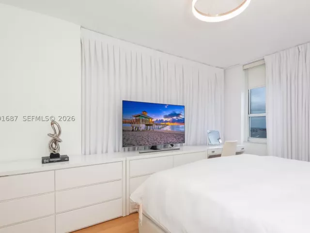 3-bedroom condo for sale in Miami - 701 Brickell Key Blvd 1912 - MondialRealty