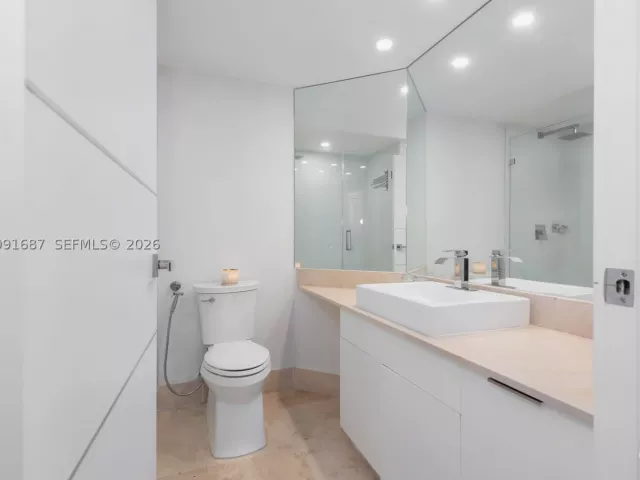 3-bedroom condo for sale in Miami - 701 Brickell Key Blvd 1912 - MondialRealty