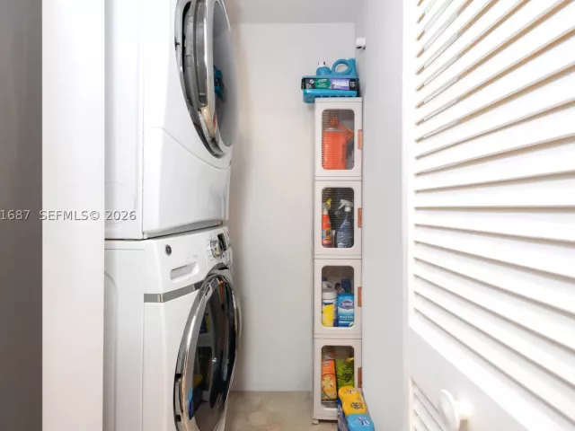 3-bedroom condo for sale in Miami - 701 Brickell Key Blvd 1912 - MondialRealty