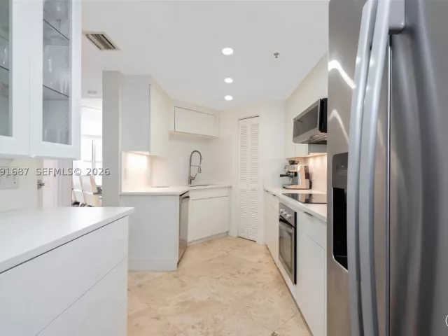 3-bedroom condo for sale in Miami - 701 Brickell Key Blvd 1912 - MondialRealty