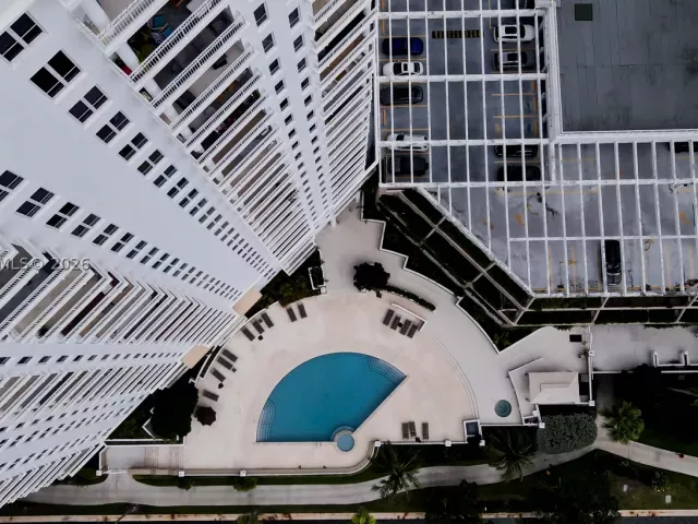 3-bedroom condo for sale in Miami - 701 Brickell Key Blvd 1912 - MondialRealty