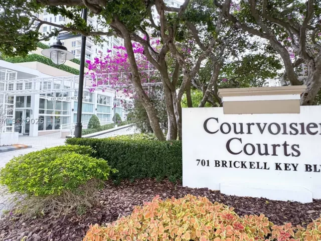 3-bedroom condo for sale in Miami - 701 Brickell Key Blvd 1912 - MondialRealty