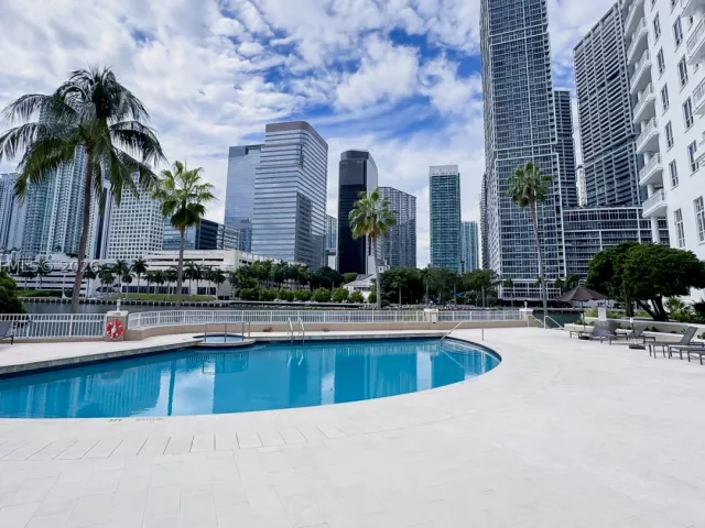 3-bedroom condo for sale in Miami - 701 Brickell Key Blvd 1912 - MondialRealty