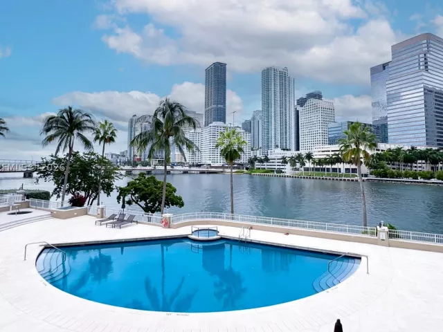 3-bedroom condo for sale in Miami - 701 Brickell Key Blvd 1912 - MondialRealty