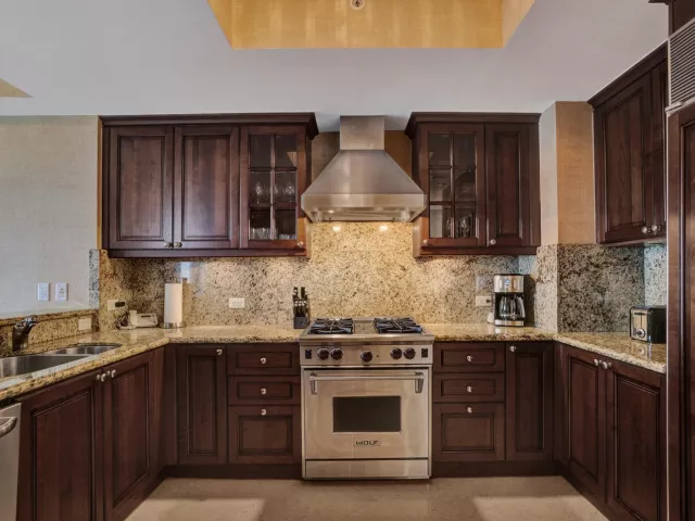 3-bedroom condo for rent in Sunny Isles Beach - 17875 Collins Avenue 3103 - MondialRealty