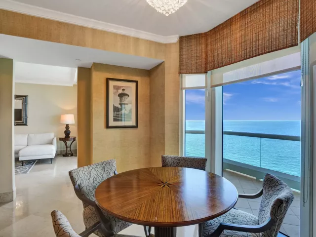 3-bedroom condo for rent in Sunny Isles Beach - 17875 Collins Avenue 3103 - MondialRealty