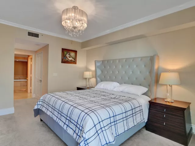 3-bedroom condo for rent in Sunny Isles Beach - 17875 Collins Avenue 3103 - MondialRealty
