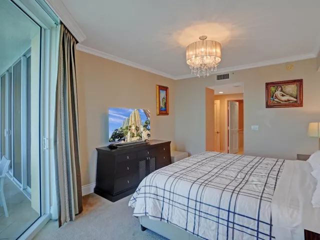 3-bedroom condo for rent in Sunny Isles Beach - 17875 Collins Avenue 3103 - MondialRealty
