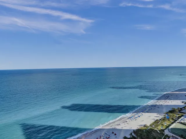 3-bedroom condo for rent in Sunny Isles Beach - 17875 Collins Avenue 3103 - MondialRealty
