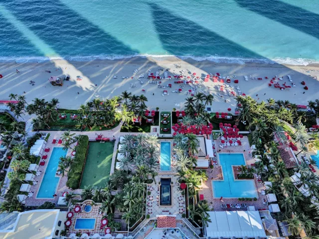 3-bedroom condo for rent in Sunny Isles Beach - 17875 Collins Avenue 3103 - MondialRealty