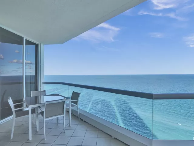 3-bedroom condo for rent in Sunny Isles Beach - 17875 Collins Avenue 3103 - MondialRealty