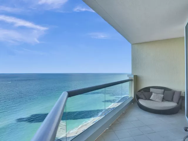 3-bedroom condo for rent in Sunny Isles Beach - 17875 Collins Avenue 3103 - MondialRealty