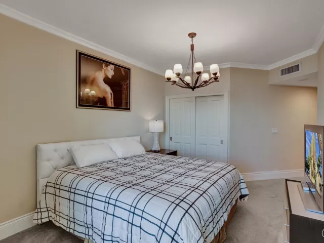 3-bedroom condo for rent in Sunny Isles Beach - 17875 Collins Avenue 3103 - MondialRealty