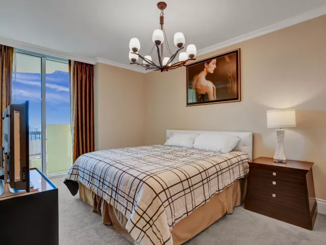 3-bedroom condo for rent in Sunny Isles Beach - 17875 Collins Avenue 3103 - MondialRealty