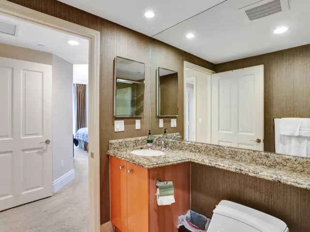 3-bedroom condo for rent in Sunny Isles Beach - 17875 Collins Avenue 3103 - MondialRealty