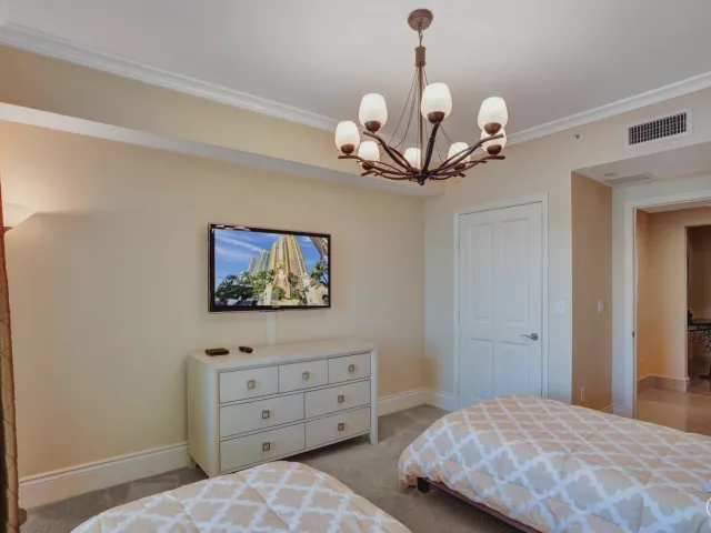3-bedroom condo for rent in Sunny Isles Beach - 17875 Collins Avenue 3103 - MondialRealty