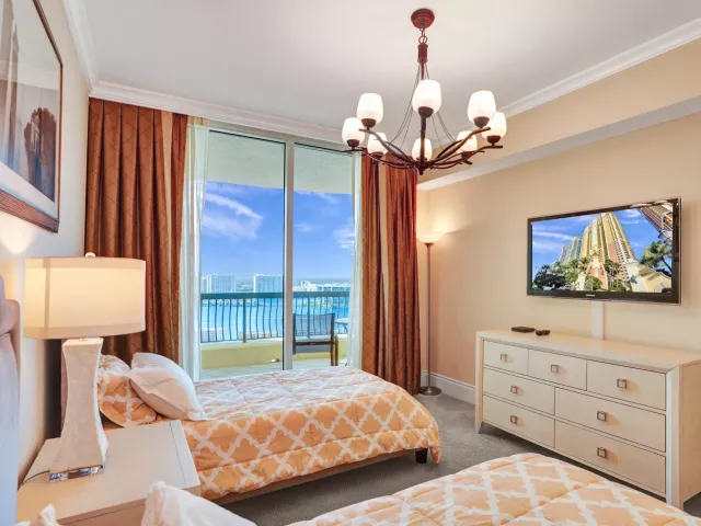 3-bedroom condo for rent in Sunny Isles Beach - 17875 Collins Avenue 3103 - MondialRealty