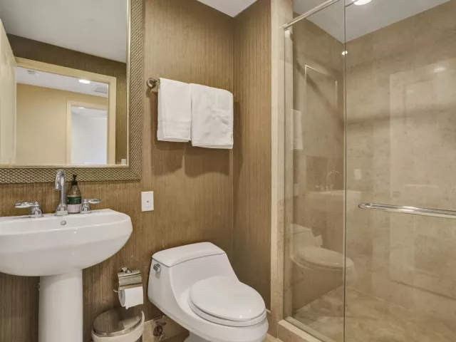 3-bedroom condo for rent in Sunny Isles Beach - 17875 Collins Avenue 3103 - MondialRealty