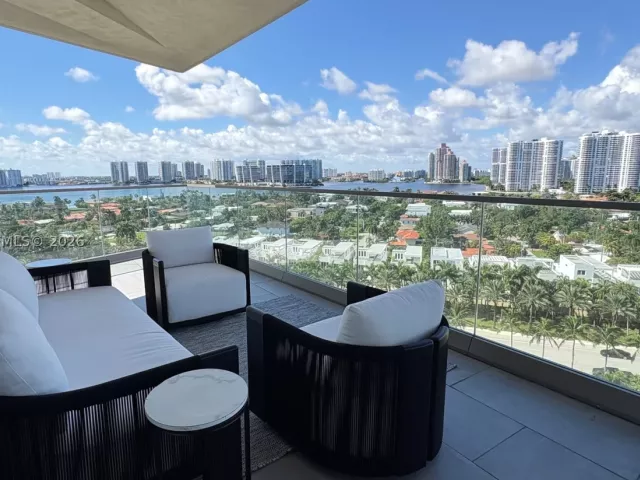 2-bedroom condo for rent in Sunny Isles Beach - 18975 Collins Ave 905 - MondialRealty