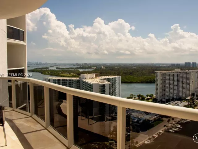 2-bedroom condo for sale in Sunny Isles Beach - 15901 Collins Ave 2505 - MondialRealty