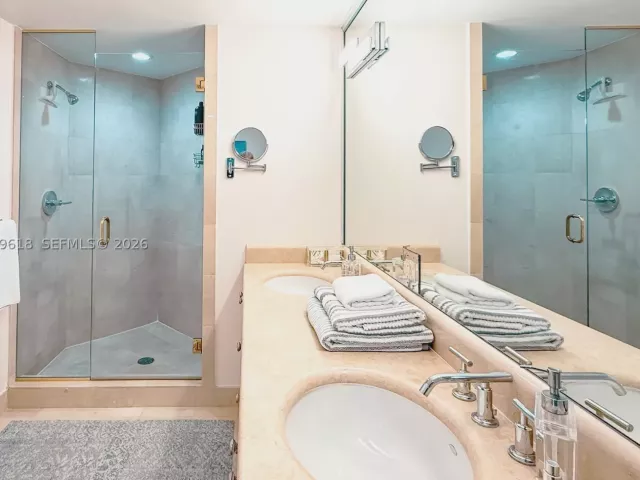2-bedroom condo for sale in Fort Lauderdale - 2100 N Ocean Blvd 6C - MondialRealty