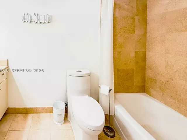 2-bedroom condo for sale in Fort Lauderdale - 2100 N Ocean Blvd 6C - MondialRealty