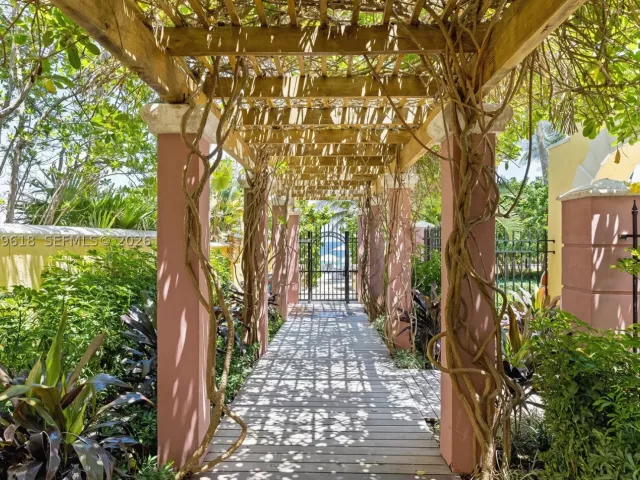 2-bedroom condo for sale in Fort Lauderdale - 2100 N Ocean Blvd 6C - MondialRealty