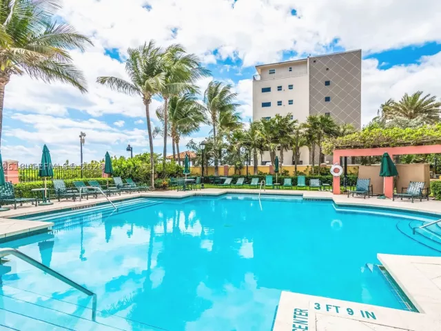 2-bedroom condo for sale in Fort Lauderdale - 2100 N Ocean Blvd 6C - MondialRealty