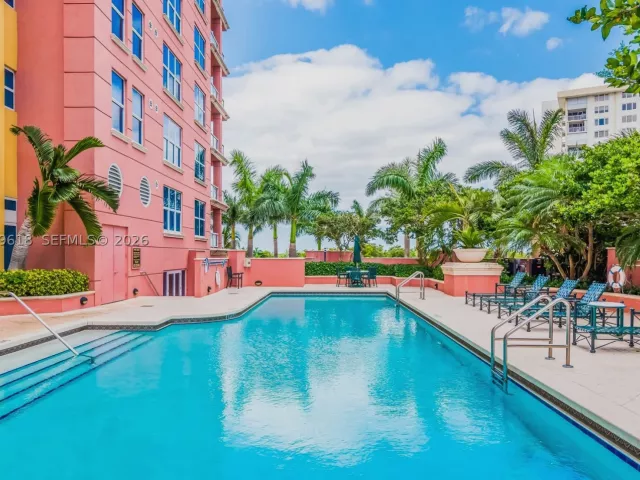 2-bedroom condo for sale in Fort Lauderdale - 2100 N Ocean Blvd 6C - MondialRealty