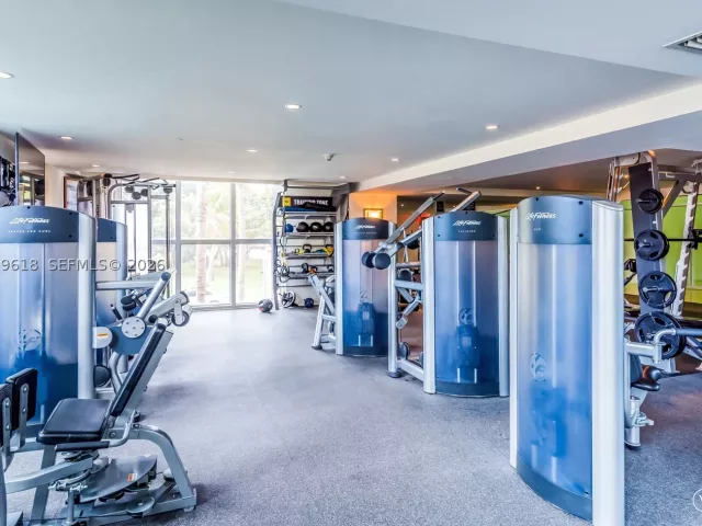 2-bedroom condo for sale in Fort Lauderdale - 2100 N Ocean Blvd 6C - MondialRealty