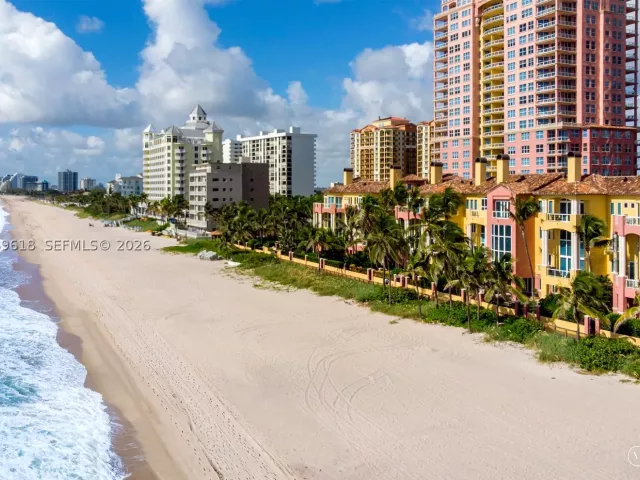 2-bedroom condo for sale in Fort Lauderdale - 2100 N Ocean Blvd 6C - MondialRealty