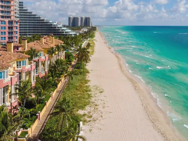 2-bedroom condo for sale in Fort Lauderdale - 2100 N Ocean Blvd 6C - MondialRealty