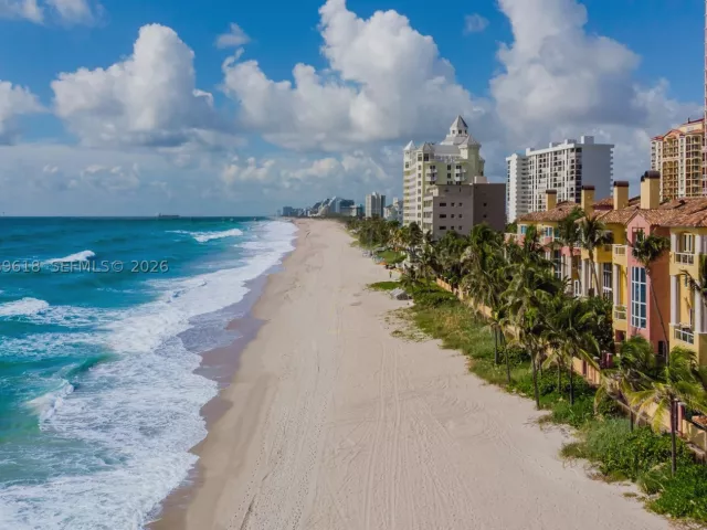 2-bedroom condo for sale in Fort Lauderdale - 2100 N Ocean Blvd 6C - MondialRealty