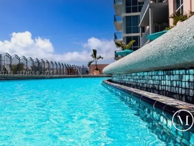 2-bedroom condo for rent in Miami Beach - 1500 Ocean Dr 907 - MondialRealty