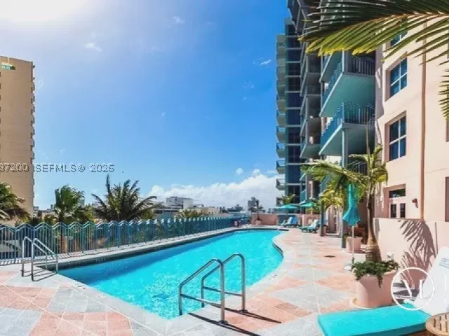 2-bedroom condo for rent in Miami Beach - 1500 Ocean Dr 907 - MondialRealty