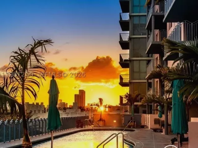 2-bedroom condo for rent in Miami Beach - 1500 Ocean Dr 907 - MondialRealty
