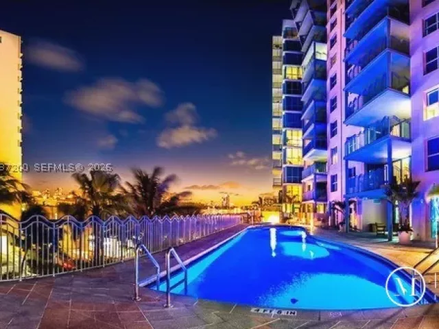 2-bedroom condo for rent in Miami Beach - 1500 Ocean Dr 907 - MondialRealty