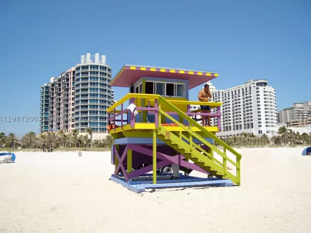 2-bedroom condo for rent in Miami Beach - 1500 Ocean Dr 907 - MondialRealty