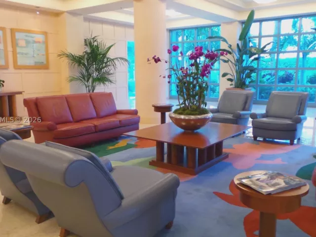 2-bedroom condo for rent in Miami Beach - 1500 Ocean Dr 907 - MondialRealty