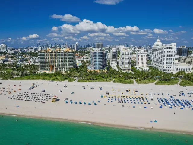 2-bedroom condo for rent in Miami Beach - 1500 Ocean Dr 1005 - MondialRealty