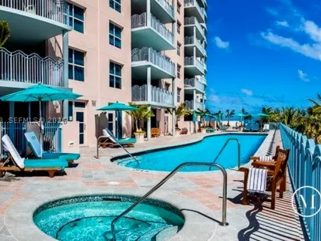 2-bedroom condo for rent in Miami Beach - 1500 Ocean Dr 1005 - MondialRealty