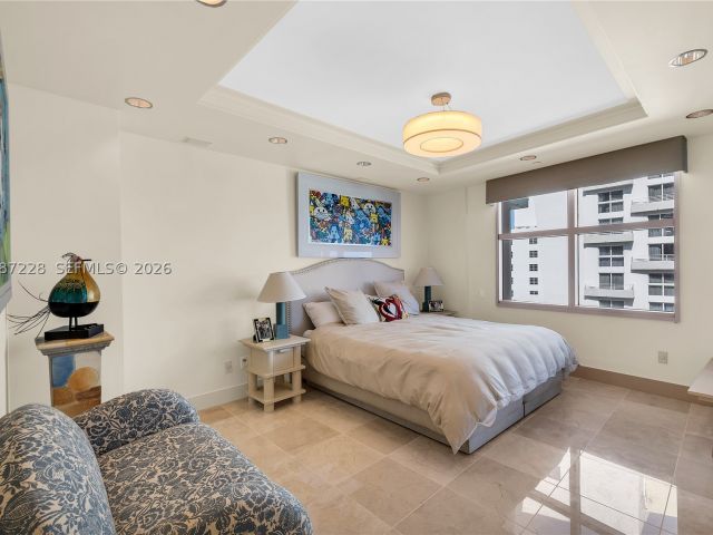 2-bedroom condo for rent in Miami Beach - 1500 Ocean Dr 1005 - MondialRealty