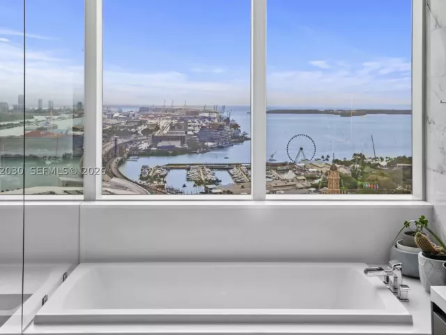4-bedroom condo for sale in Miami - 851 NE 1st Ave 3211 - MondialRealty