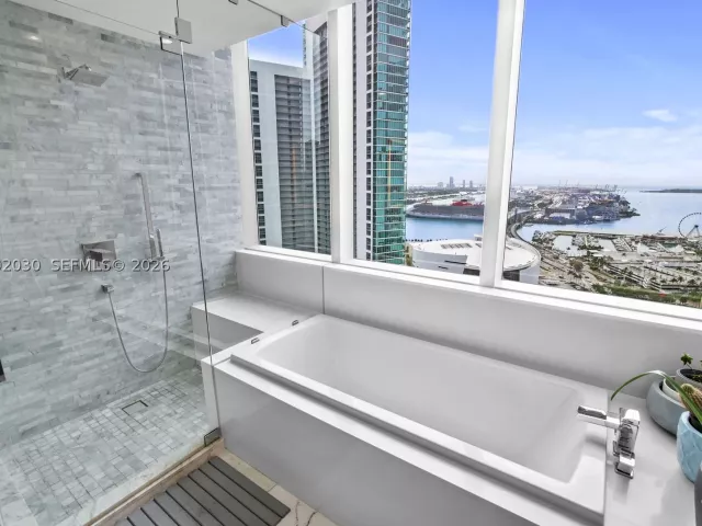 4-bedroom condo for sale in Miami - 851 NE 1st Ave 3211 - MondialRealty