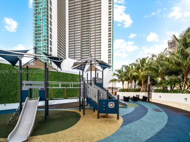 4-bedroom condo for sale in Miami - 851 NE 1st Ave 3211 - MondialRealty